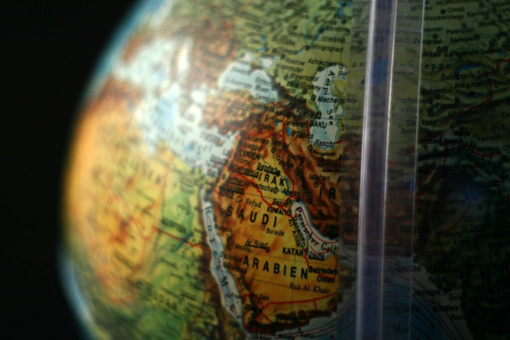 Orta Doğu, yüzyıllar boyu stratejik ve ticari önemi ile, bütün dünyanın yükselen güçleri için bir çekim noktası olmuştur. - globe ortadogu dunya
