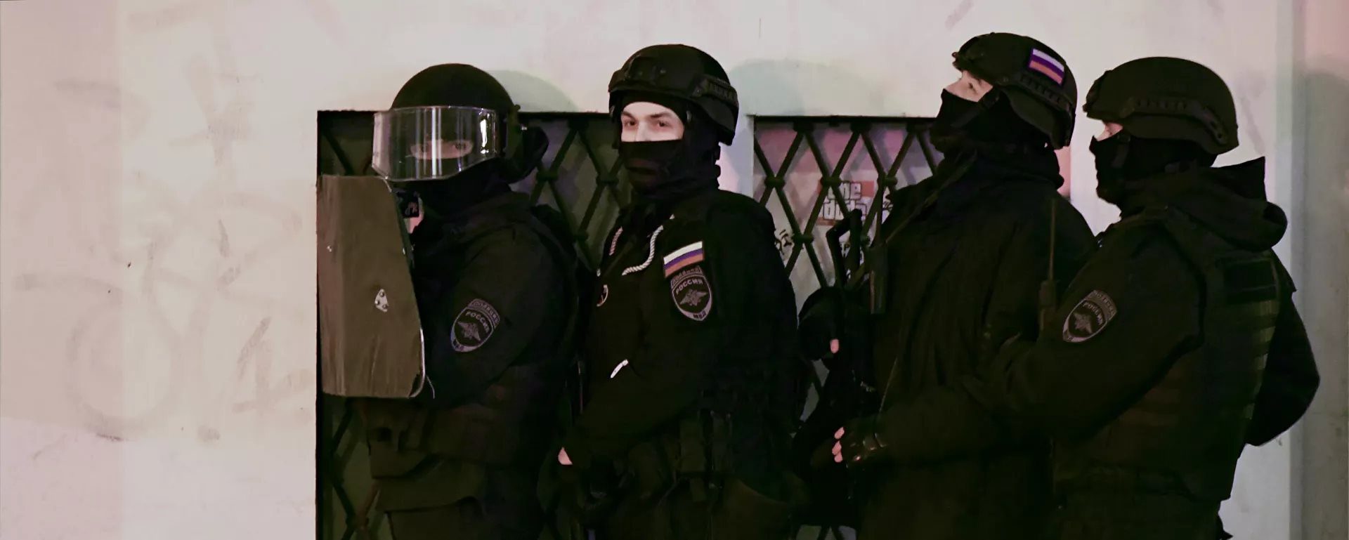 Kırım'da yakalanan Rusya'da yasaklı Hizb-ut Tahrir terör örgütünün 5 üyesinden 3'ü Kırımlı hakimlerin kararıyla tutuklandı. - ruspolisi