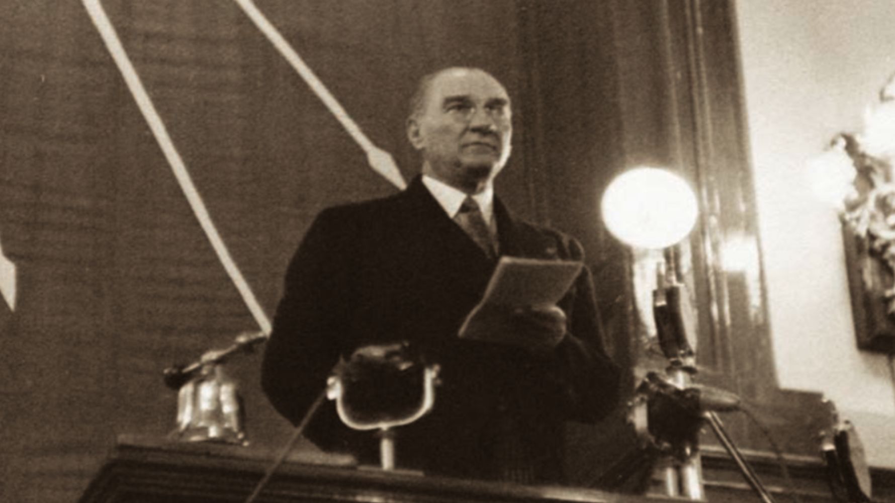Adı :Mustafa Kemal Atatürk.                              Sanı: Büyük Türk