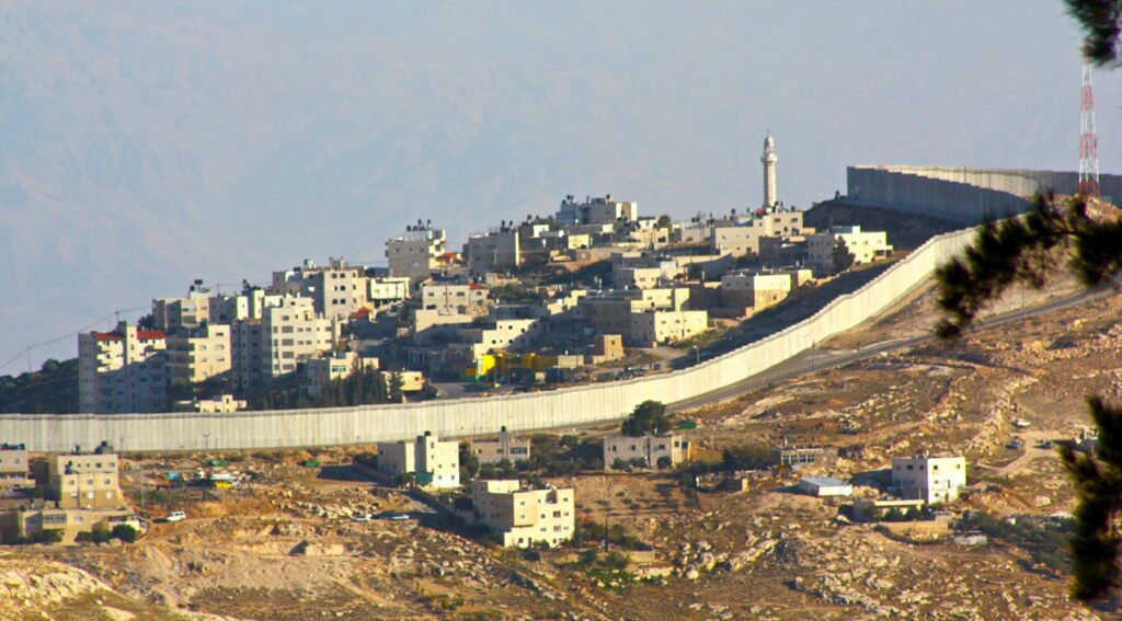 İsrail'in Duvar İnşasının Uluslararası Hukuku İhlali Yönünde Alınan Kararlar - israil duvar westbank batiseria