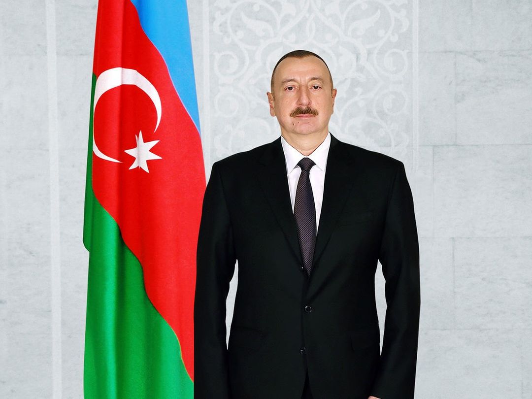 Azerbaycan Cumhuriyeti -TÜRK DEVLETLERİ TEŞKİLATI ÜYESİ / TURKISHFORUM - ABDULLAH TÜRER YENER - aliyev azerbaycan bayragi