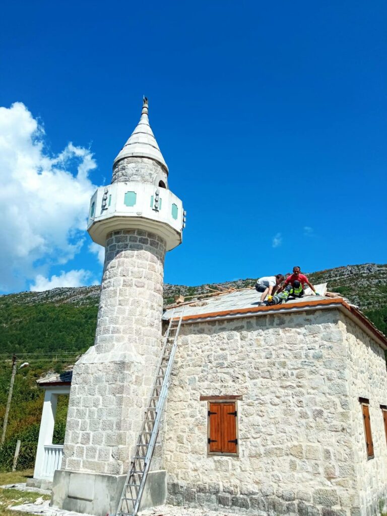 Trebinye Jupa (Bosna) Camisi Çatı Restorasyonu Tamamlandı. TDBB-FAHRİ SOLAK / TURKISHFORUM - ABDULLAH TÜRER YENER - trebinya camii bosna