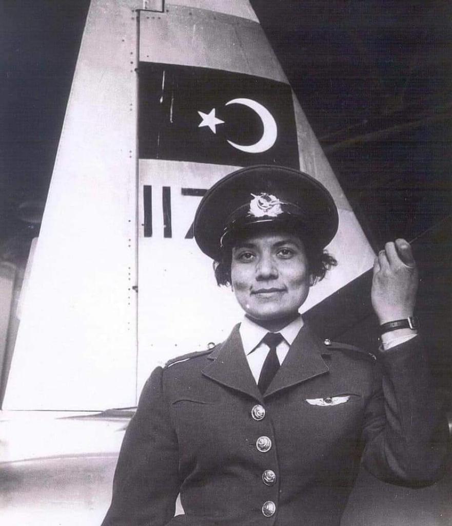 Nato’nun ilk kadın savaş pilotu