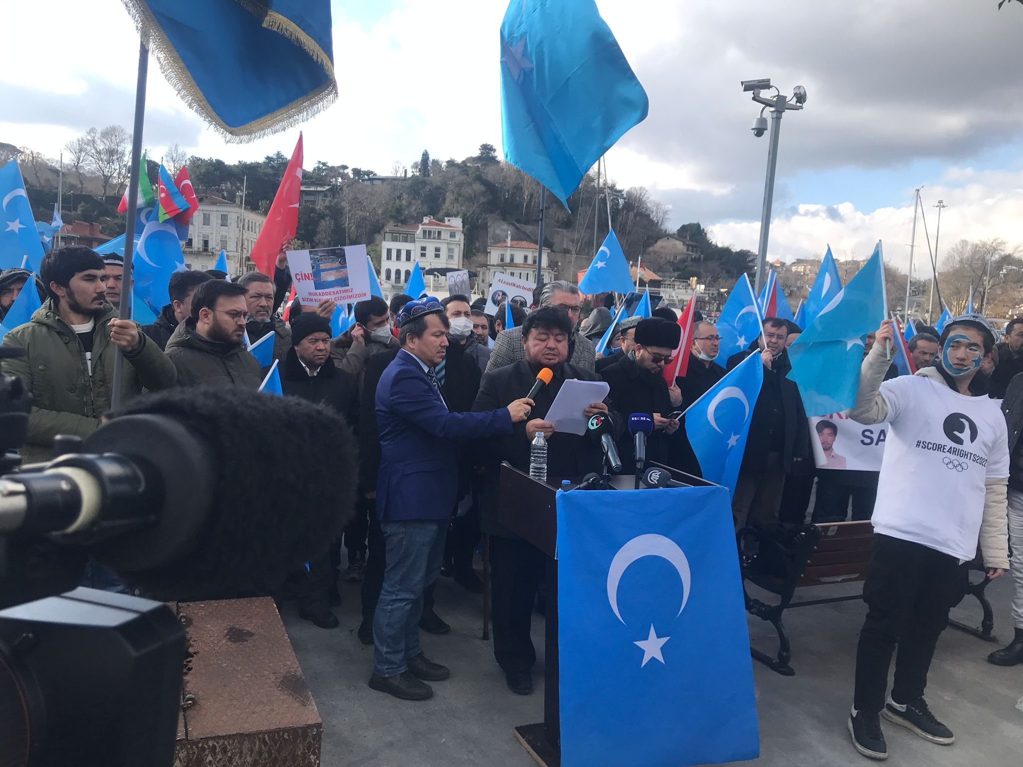 İstanbul’da 5 Şubat Gulca Katliamı anıldı ve Pekin Kış Olimpiyatları protesto edildi. QHA / TURKİSHFORUM -ABDULLAH TÜRER YENER - dogu turkistan uygurlar