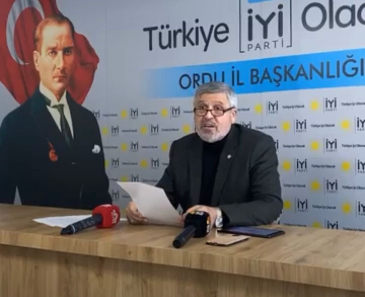 İYİ Parti Ordu İl Başkanı Ekrem Şentürk, ülke ekonomisiyle ilgili iktidarı eleştiren açıklamada bulundu. Başkan Şentürk:" Halk Erdoğan krizini unutmayacak, sandıkta hesap soracak."dedi. - iyi ordu baskan
