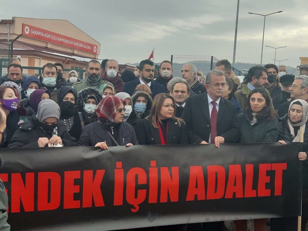CHP Sakarya İl Başkanı Ecevit Keleş, “CHP, Hendek için Adalet Peşinde. İşçilerimizin ailelerinin yanındayız” dedi. - sakarya hendek icin adalet
