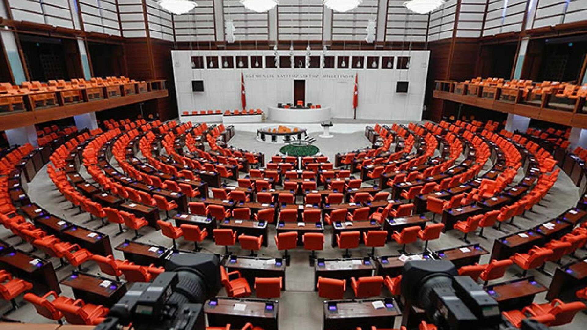 Türkiye Büyük Millet Meclisi (TBMM) Genel Kurulu'nda, Türkiye İşçi Partisi (TİP) Hatay Milletvekili Can Atalay'ın milletvekilliği düşürüldü. - tbmm