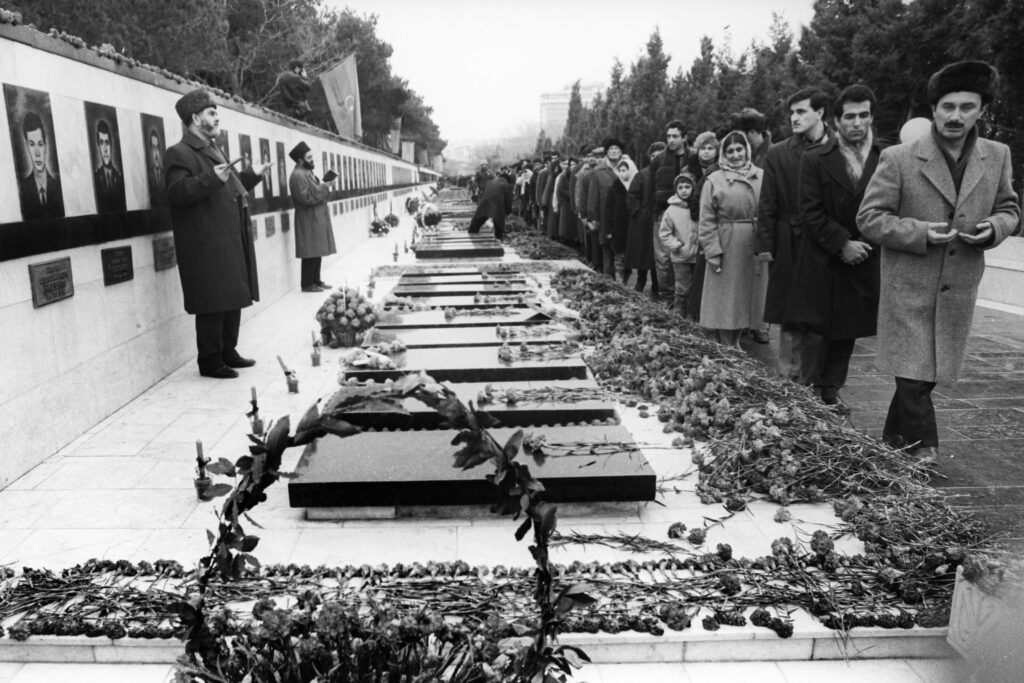 RUSLARIN -KIZIL ORDUNUN BAKU KATLİAMİ- YÜCEL TANAY / TURKISHFORUM - ABDULLAH TÜRER YENER - Martyrs Lane 20 Yanvar Katliami Baku