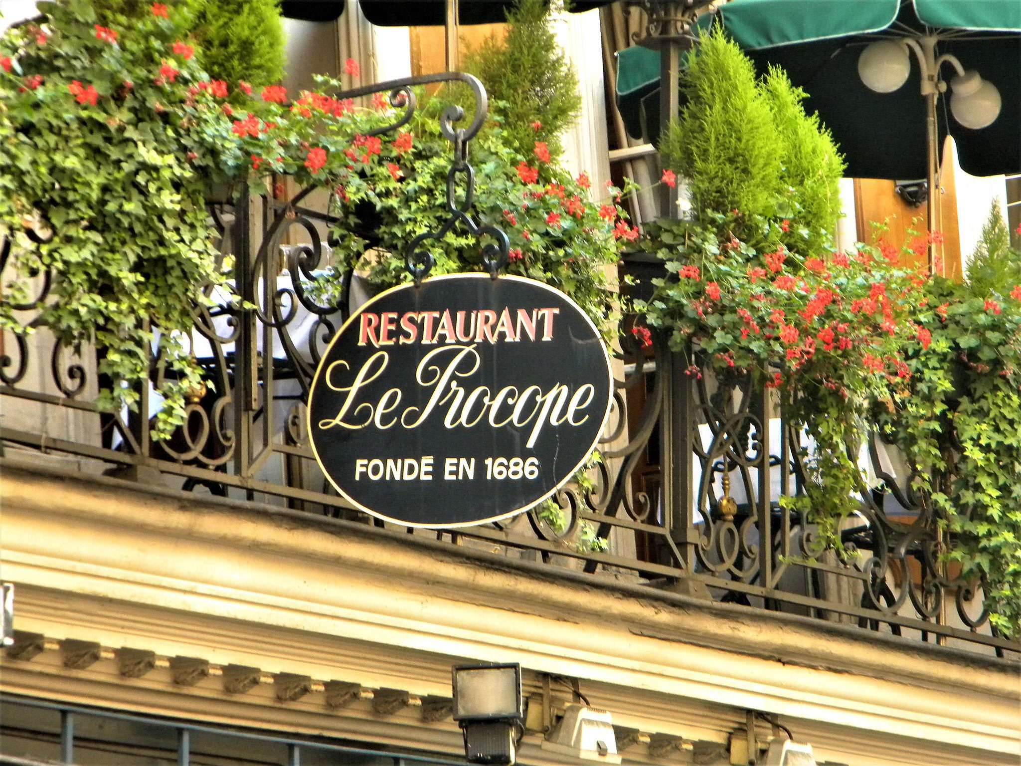 RESTAURANT SÖZCÜĞÜNÜN KAYNAĞI..! - Paris France Restaurant restoran