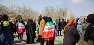 İran polisi stadion önündə qadınlara gözyaşardıcı qaz atıb