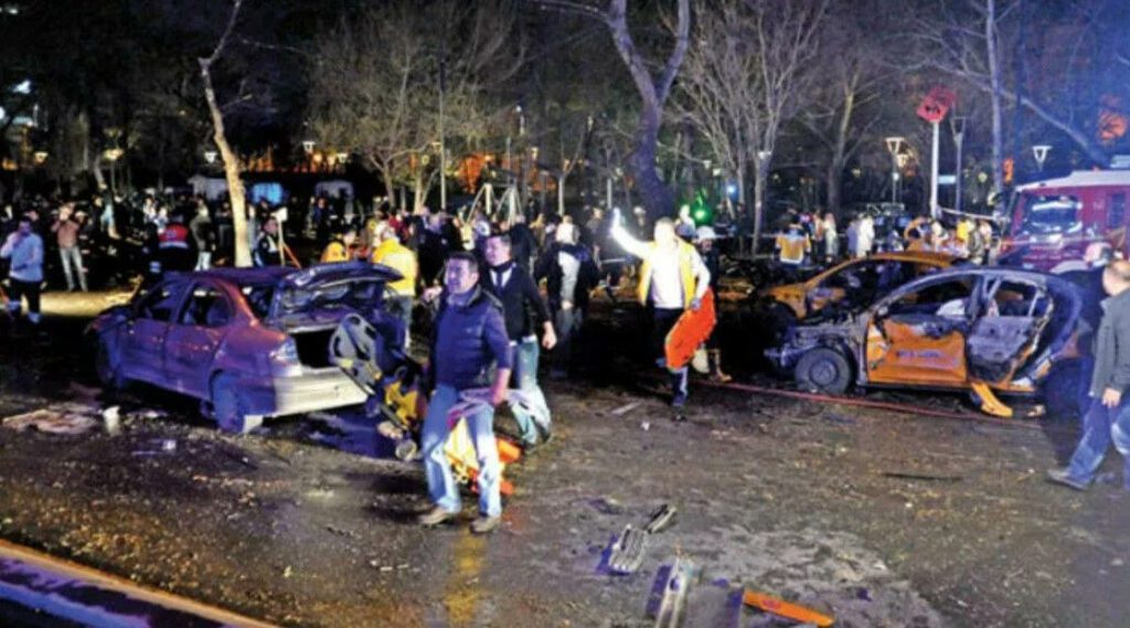 13 Mart 2016 günü mesai bitimi sonrasında(saat 18:45) Ankara Güven Park'ta, terörist PKK uzantısı TAK ( *) bombalı saldırısında 36 kişi ölmüş, - pkk tak ankara guvenpark