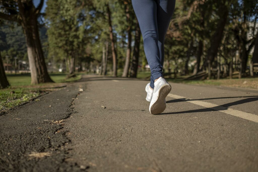 Doktorlar, her yaştakilere “Yürüyüş yapın” diyor. Yürümenin, özellikle tempolu yürümenin de çok büyük yararları var. - yuruyus kosu doga spor