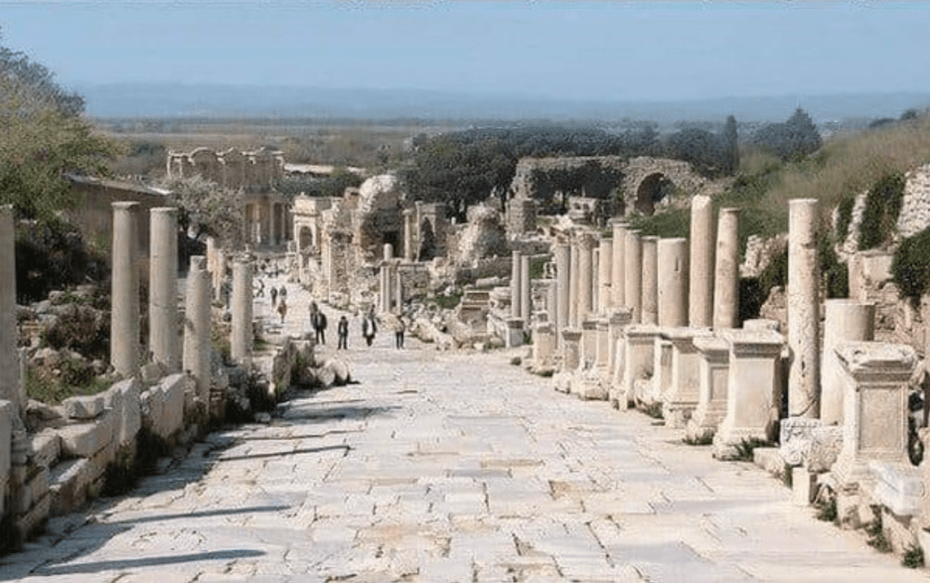Efes, iyi korunmuş kalıntıları günümüz Türkiye'sinde bulunan antik bir liman kenti. - efes yeni