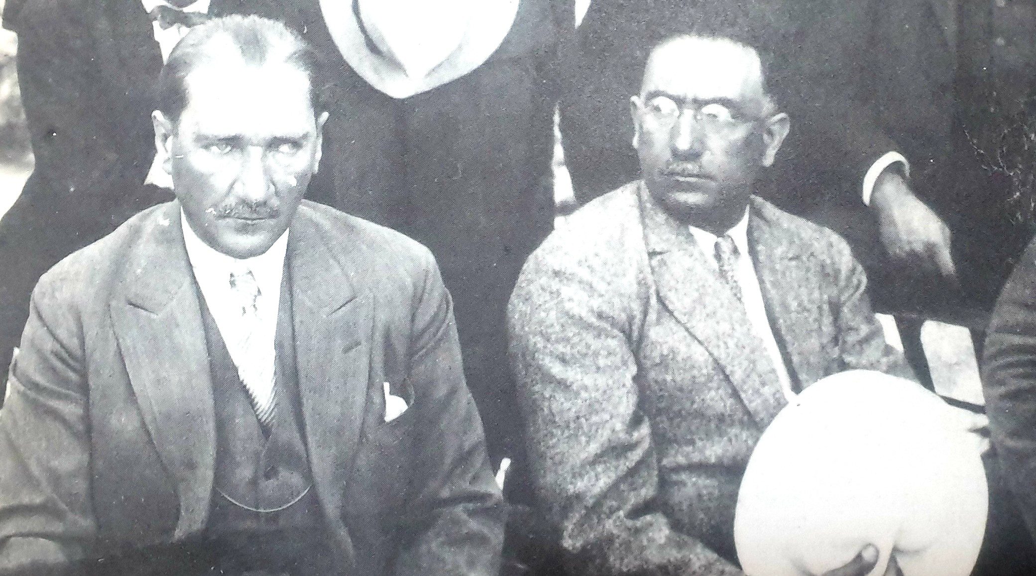 “Atatürk İlkeleri Çerçevesinde Türk Milliyetçiliği”nin Doğuşu - Ataturk ve Nuri Conker Ankara yakinlarinda bir dinlenme sirasinda