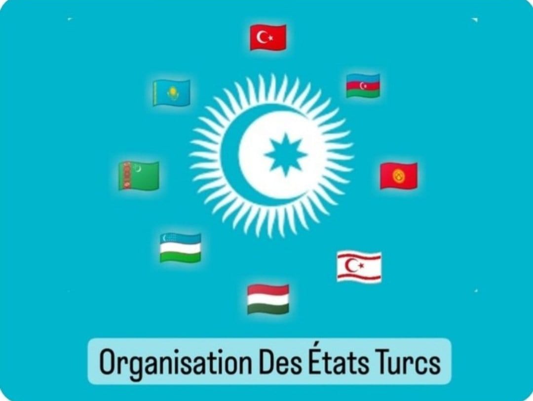 Türk Devletleri Teşkilatı (eski adıyla Türk Dili Konuşan Ülkeler İşbirliği Konseyi - Türk Konseyi), Türk Devletleri arasında kapsamlı işbirliğini teşvik etmek amacı ile uluslararası bir örgüt olarak 2009 yılında kurulmuştur. Teşkilatın kurucu üyeleri Azerbaycan, Kazakistan, Kırgızistan ve Türkiye`dir. Ekim 2019'da Bakü'de gerçekleştirilen 7. Zirve sırasında Özbekistan Teşkilata tam üye olarak katılmıştır. Macaristan ise Eylül 2018'de Kırgızistan'ın Cholpon-Ata şehrinde düzenlenen 6. Zirve sırasında, Türkmenistan Kasım 2021'de İstanbul'da düzenlenen 8. Zirvede ve Kuzey Kıbrıs Türk Cumhuriyeti Semerkant'ta düzenlenen 9. Zirve sırasında sırasında gözlemci statüsü kazanmıştır. - 11.24.22 KKTC Bayragi TDT bayraklari arasinda 2