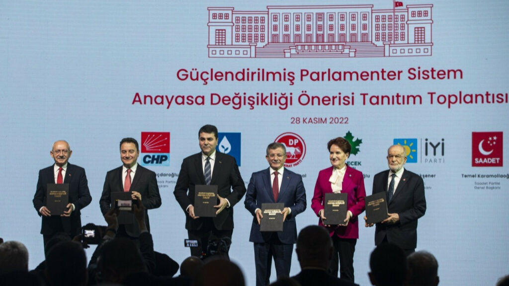 Öncelikle bu altı masa etrafında birleşen Sn. Kılıçdaroğlu, Akşener, Babacan, Davutoğlu, Uysal ve Karamollaoğlu’nu candan kutluyorum.. - altili masanin anayasa onerisi