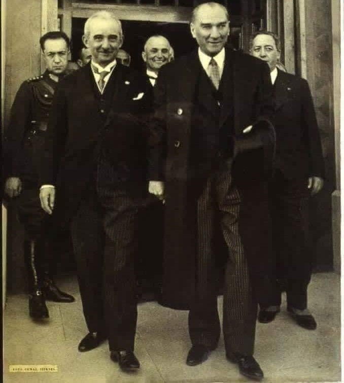 Beni olağanüstü bir kişi olarak yorumlamayınız. Doğuşumdaki tek olağanüstülük Türk olarak dünyaya gelmemdir.Mustafa Kemal Atatürk - ataturk ismet inonu