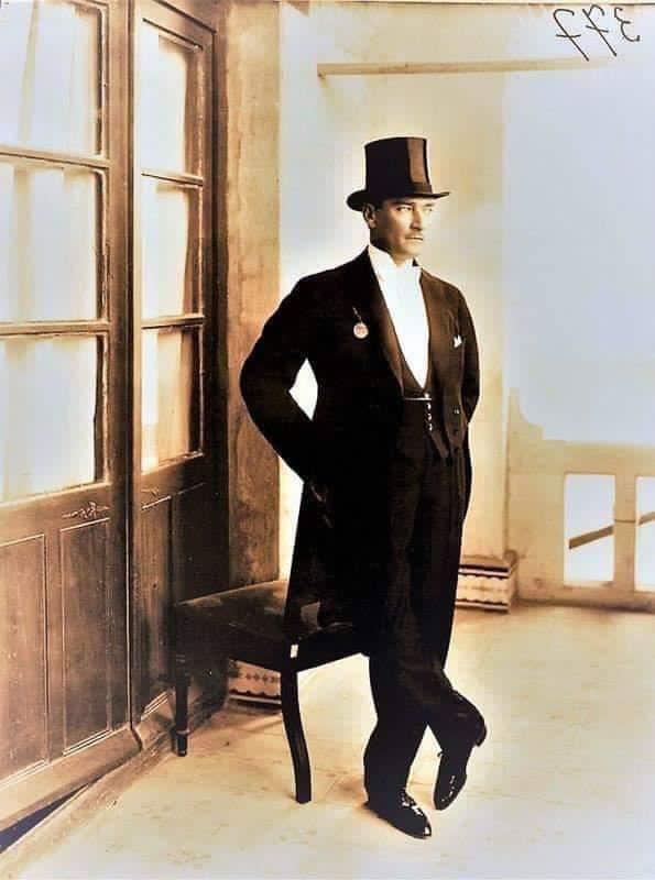 Beni olağanüstü bir kişi olarak yorumlamayınız. Doğuşumdaki tek olağanüstülük Türk olarak dünyaya gelmemdir.Mustafa Kemal Atatürk - ataturk smokin