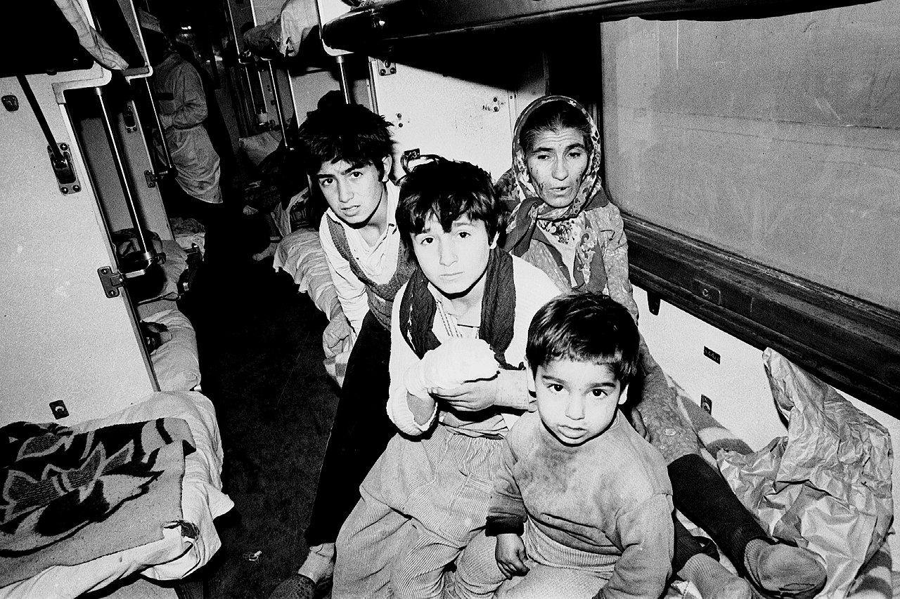 - Azerbaijani refugees after the Khojaly massacre in train hocali soykirimindan trenle kacan azerbaycan turkleri