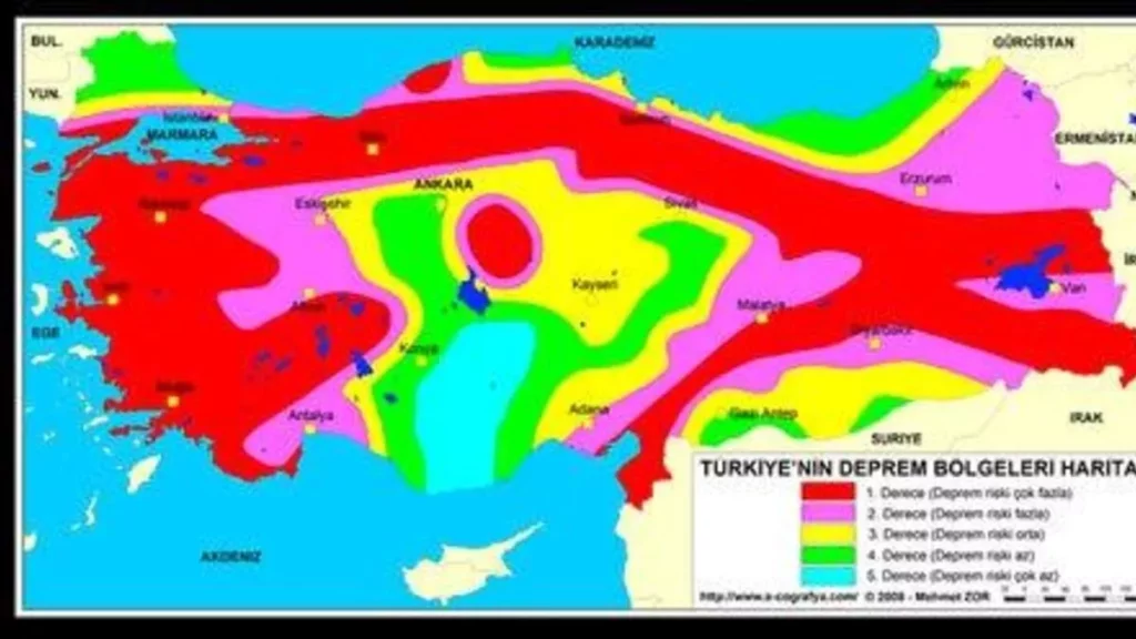Prof. Dr. Şenol Hakan Kutoğlu ile ekibi, coğrafi bilgi sistemi destekli deprem tehlike yazılımı geliştirdi. Beklenen olası Marmara depreminde İstanbul’un büyük zarar göreceği belirtilirken İstanbul için kritik 2 faya dikkat çekildi. - turkiye deprem haritasi