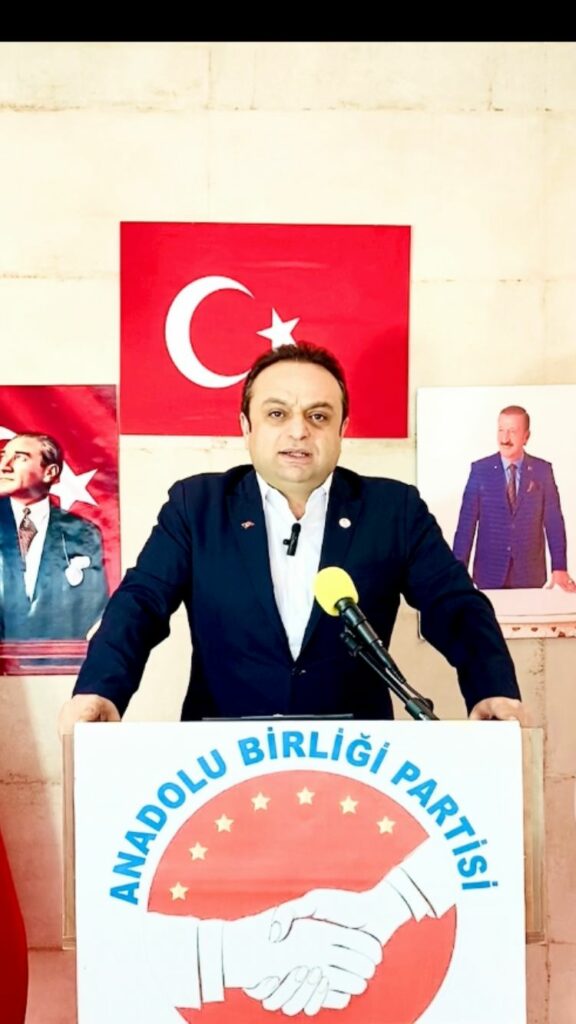 Anadolu Birliği Partisi (ABP) Genel Başkan Yardımcısı Aytaç Battal, Kızılay'ın başka bir yardım kuruluşuna çadır satmasına ilişkin önemli değerlendirmelerde bulundu. Battal: "Kızılay resmen ticarethane olmuş." dedi. - AYTAC BATTAL 7