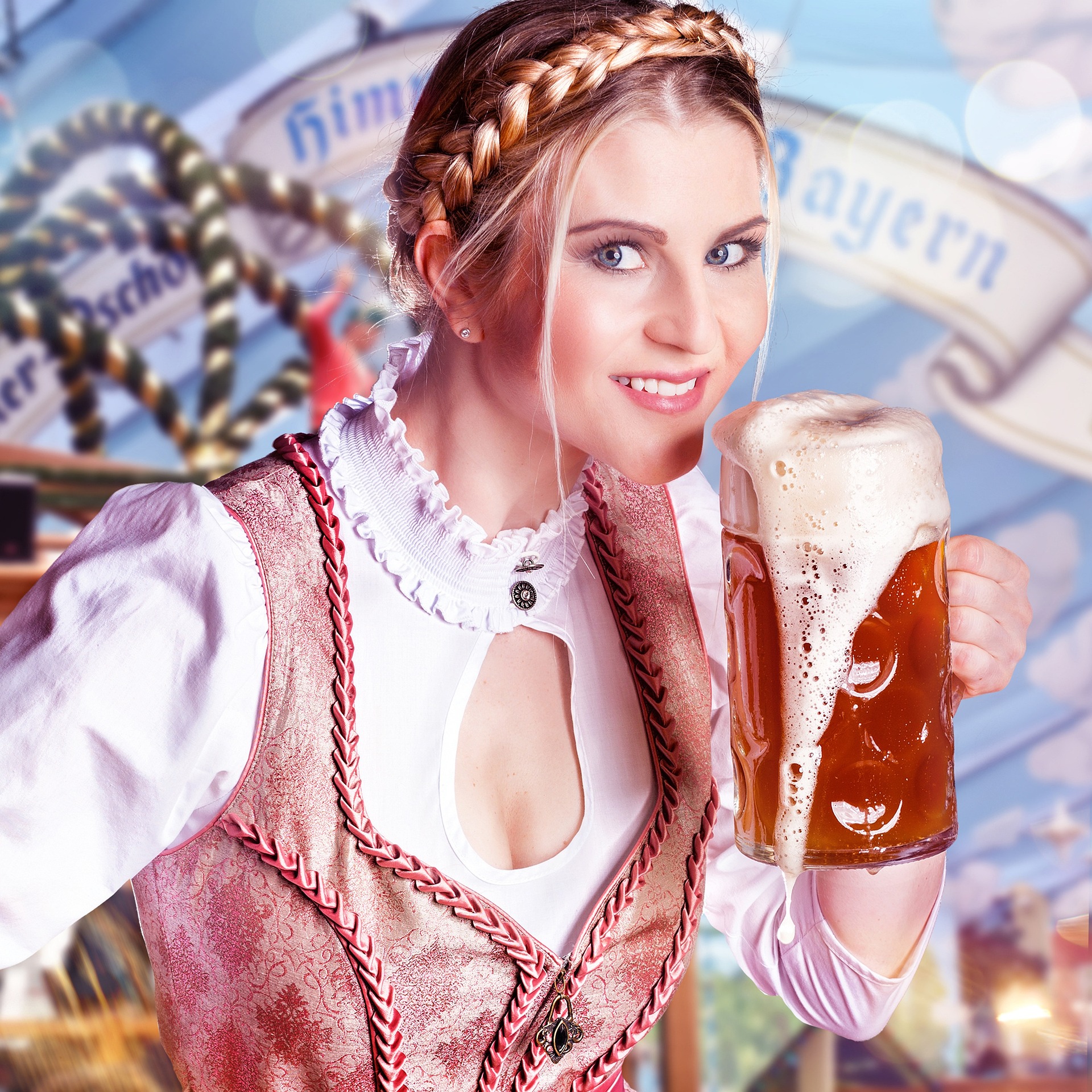 Geçen sezon beklediğimizi bulamadığımız Almanya, yeni sezona hızlı giriyor. Türkiye’de tatil yapmaya hazırlanan Alman turistler rezervasyon yoğunluğuna neden oluyor. - bira icen alman kadin