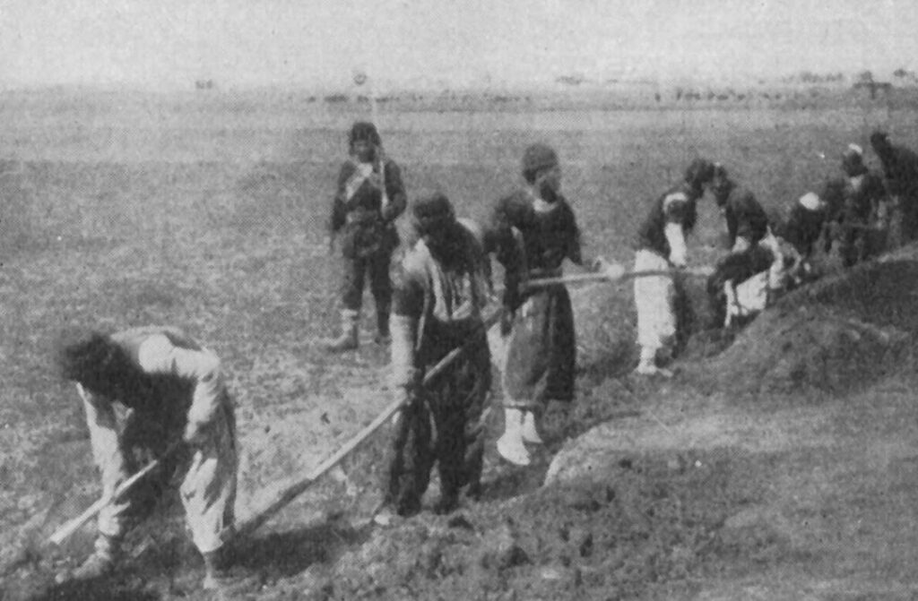 Ermeniler Van isyanında siper kazarken