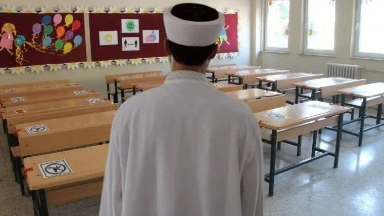 Okullara imam atanması laikliğe aykırı!