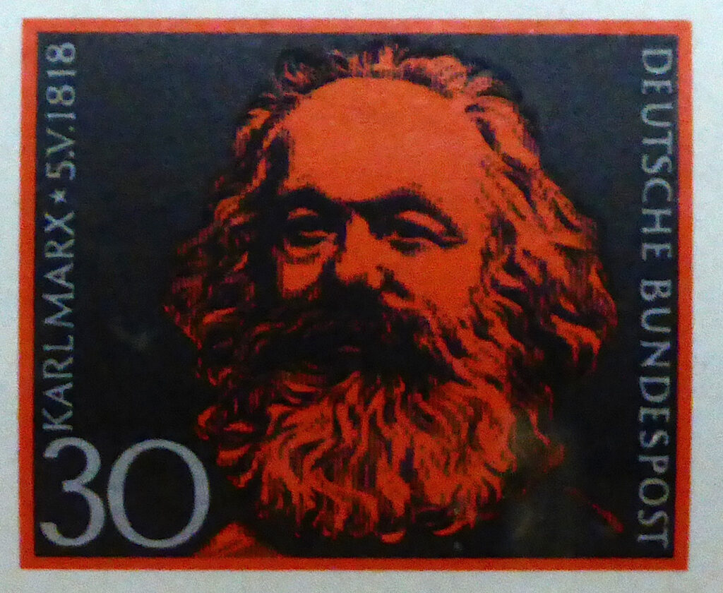           Bununla birlikte, Marx kredi sistemi içinde, “bu ticari kredi sisteminin sınırları” (1) ve yeniden başlamasının, para talebinin ‘peşin para’ gereksinmesine bağlı olduğuna işaret edecektir. - karl marx