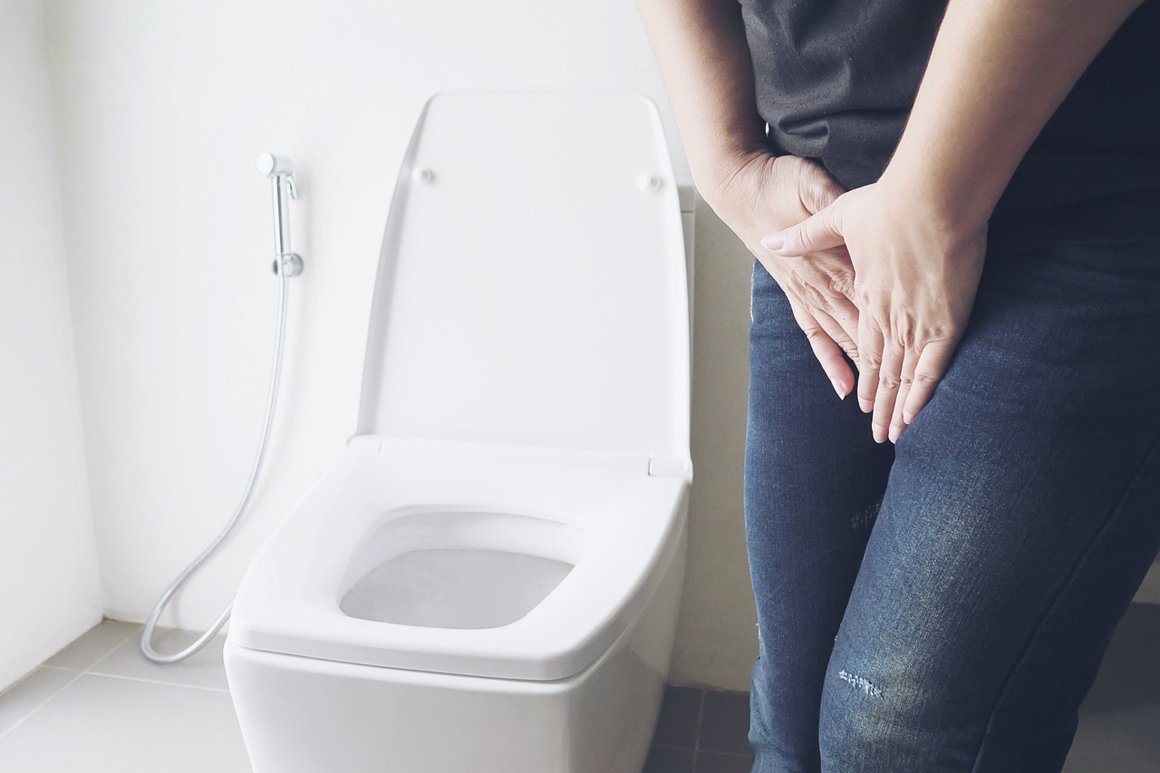Erkeklerin idrar yapma şekilleri ülkeden ülkeye farklılık gösteriyor. Doktorlar oturarak veya çömelerek idrar yapmanın mesaneyi büyük ölçüde koruduğunu söylüyor. Mesanenin tam boşaltılmamasının da böbrek rahatsızlıklarını artırdığına dikkat çekiliyor. - tuvalet