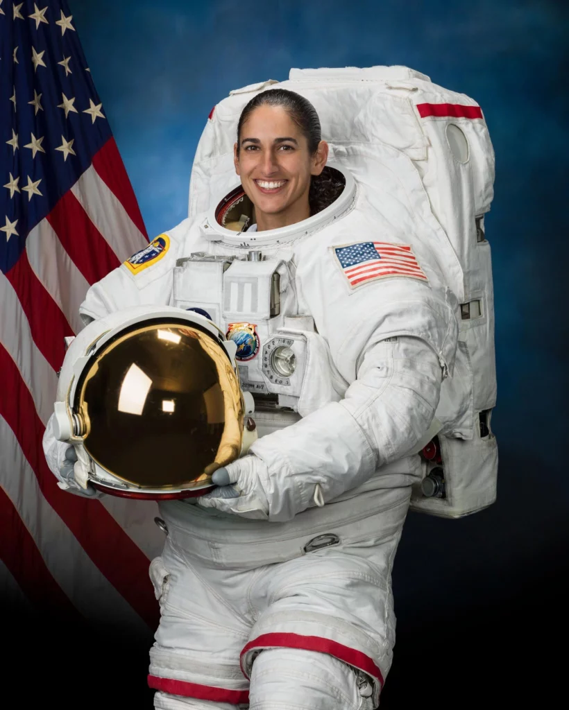 Türkiye saati ile 19.Ocak.2024 01.11’de ABD’nin Florida eyaletindeki Kennedy Uzay Merkezi’nden Axiom Space’in Ax-3 uçuşuyla fırlatılarak uzaya çıkan ilk Türk olma ünvanını kazanan Alper Gezeravcı, Uzay istasyonunda 14 gün kalarak, 13 kritik deney yapacak. - Jasmin Moghbeli alper gezeravci ISS NASA