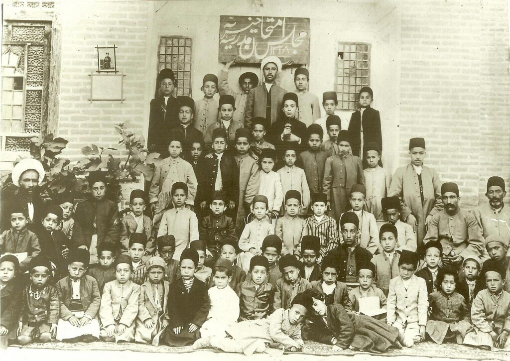 Urmiye: Azerbaycan'ın Kalbi — GÜNEY AZERBAYCAN - Yirminci yuzyilin baslarinda Urmiyede bir okul