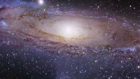 Hubble'ın Andromeda Galaksisi'ne yönelik gözlemleri, bu büyük ve yakın galaksinin muazzam güzellikteki detaylarını ortaya çıkaran etkileyici görüntülerle bilinir. - hubble in andromeda fotografi
