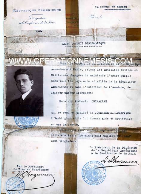 Resimli belge, Arshavir Shiragian adına, Paris’teki “Ermeni Cumhuriyeti Delagasyonu” tarafından verilen “, 22.10. 1922 tarihli “diplomatik kurye” Pasaport belgesidir. - Arshavir Shiragian adina Paristeki Ermeni Cumhuriyeti Delagasyonu tarafindan verilen 22.10. 1922 tarihli diplomatik kurye Pasaport belgesidir