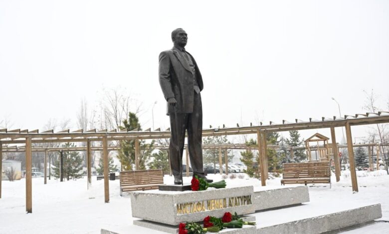 Kazakistan Cumhurbaşkanı Kassım-Jomart TOKAYEV’in kararıyla Almatı’da T. C.’nin 100. yılına ithafen Atatürk heykeli açıldı. - ataturk heykeli astana kazakistan Aidos Burkitbaev Timur Yermukhametov