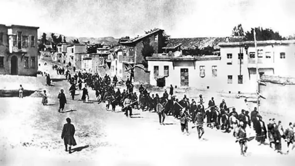 Ermeni Soykırımı İddiaları (Sözde Ermeni Soykırımı ya da Asılsız Ermeniİddiaları), bazı kişilerin, 1915 yılının Mayıs ayından Kasım ayına kadar OsmanlıDevletinin Doğu Anadolu’da iç güvenlik nedeni ile gerçekleştirdiği ErmeniTehciri’nin, gerçekte bölgedeki Ermeni toplumunu yok etme amaçlı olduğu ve1.5 milyon Ermeni’nin bu gerekçe ile öldürüldüğü iddialarıdır. - ermenilere ait hicbir toplu mezar yok ermenilerin mezarlari nerede