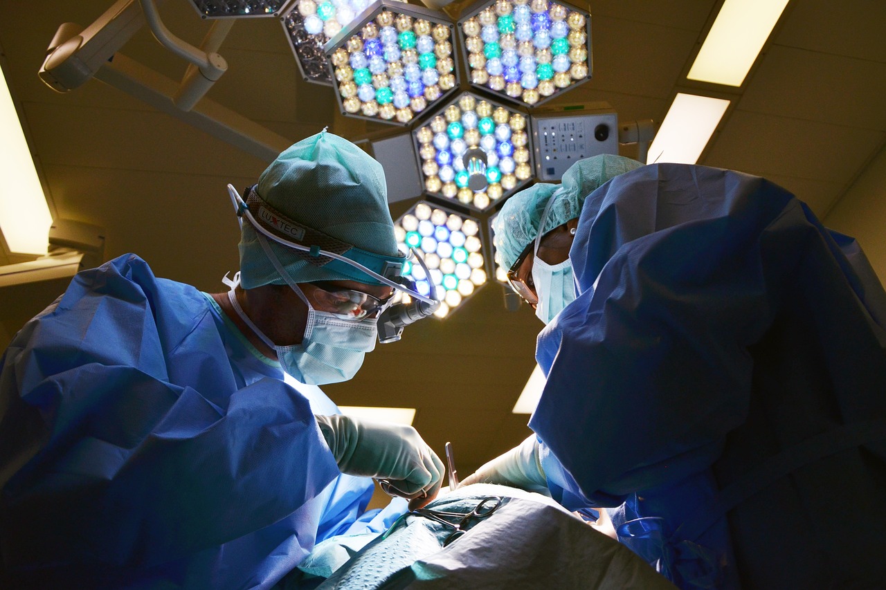 sağlık turizmi olarak ülkemize gelenler doktorlar tarafından ameliyat ediliyor