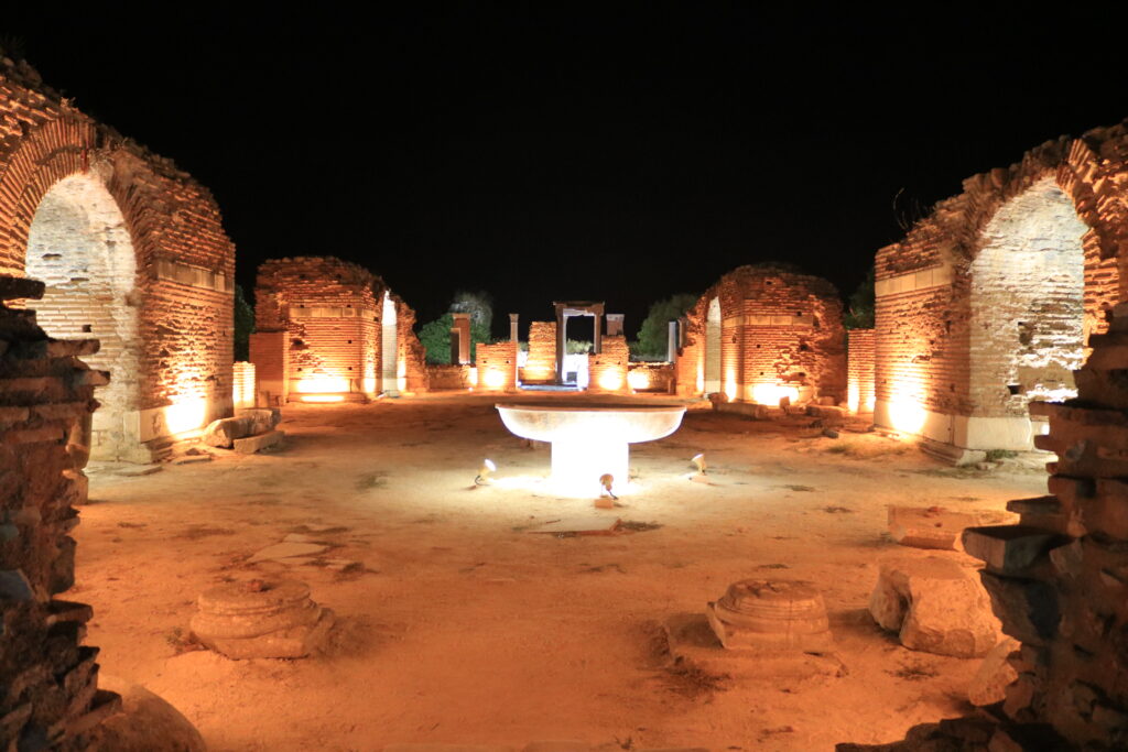 SICPA, “Gece Müzeciliği” projesi ile Türkiye’nin zengin tarihi ve kültürel mirasını aydınlatıyor. - EFES Orenyeri Gece 3