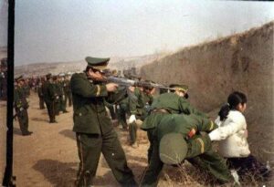 DOĞU TÜRKİSTAN’DA TÜRKLERE ETNİK SOYKIRIM UYGULANIYOR