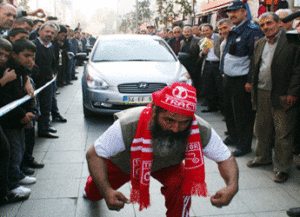 Traktör lakaplı Çobani’den inanılmaz gösteri!