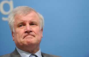 Bavyera Başbakanı Horst Seehofer’in özellikle Türkleri hedef alan konuşması, sadece muhalefet partileri arasında değil ülke genelinde infial uyandırdı.