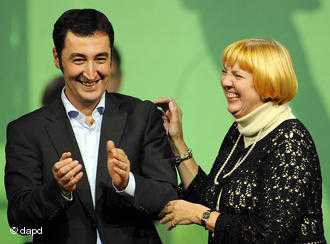 Partinin eşbaşkanları Claudia Roth (sağda) ve Cem Özdemir Partinin eşbaşkanları Claudia Roth (sağda) ve Cem Özdemir