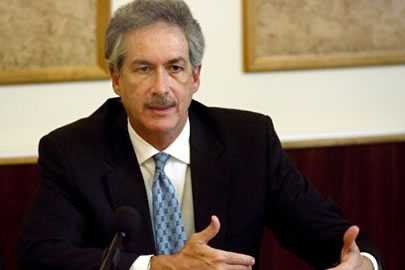 ABD Dışişleri Bakanlığı'nın Siyasi İşlerden Sorumlu Müsteşarı William Burns, "Türkiye ile mükemmel olmayan bir ortaklık bulunuyor ancak bu ortaklık üzerinde çalışmaya devam etmeliyiz, çünkü bu bizim için birçok farklı açıdan önem taşıyor" dedi.