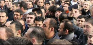 Bedelli yasalaştı ama soru işaretleri sürüyor