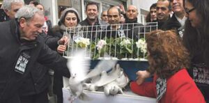 Kurbanlar için barış güvercini