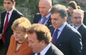 Merkel´e Bakanlığın Olağanüstü Tanıtımı