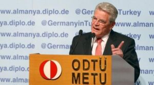 ALMAN CUMHURREISI JOACHIM GAUCK’A TURK HUKUMETININ VEREMEDIGI CEVABI TURKISH FORUM SIZIN ICIN VERDI.. DEVAM ICIN.. KAMPANYAYA KATILINIZ…