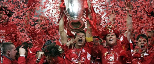 Gerrard 2005 Şampiyanlar Liiginde AC Milanı mağlup edip şampiyon olduktan sonra - Resim BBC