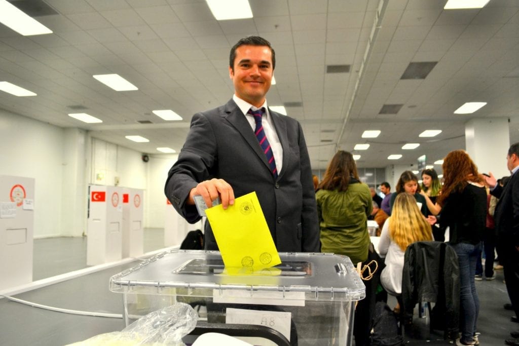 Yurtdışında oy veren vatandaşlar