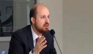 ‘Kaçmadık’ diyerek korkan bürokratlara cesaret vermek nafile